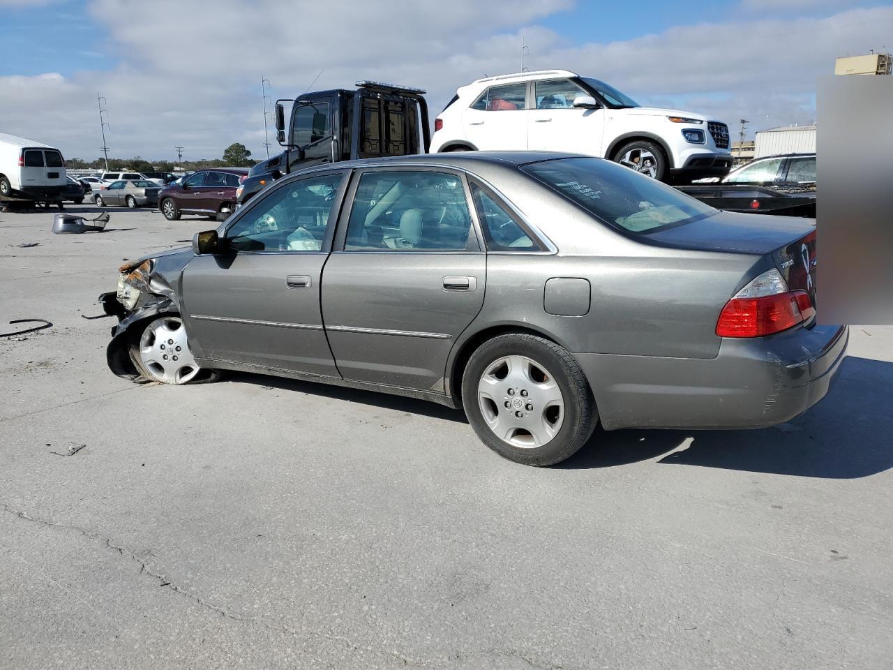 2004 TOYOTA Avalon
