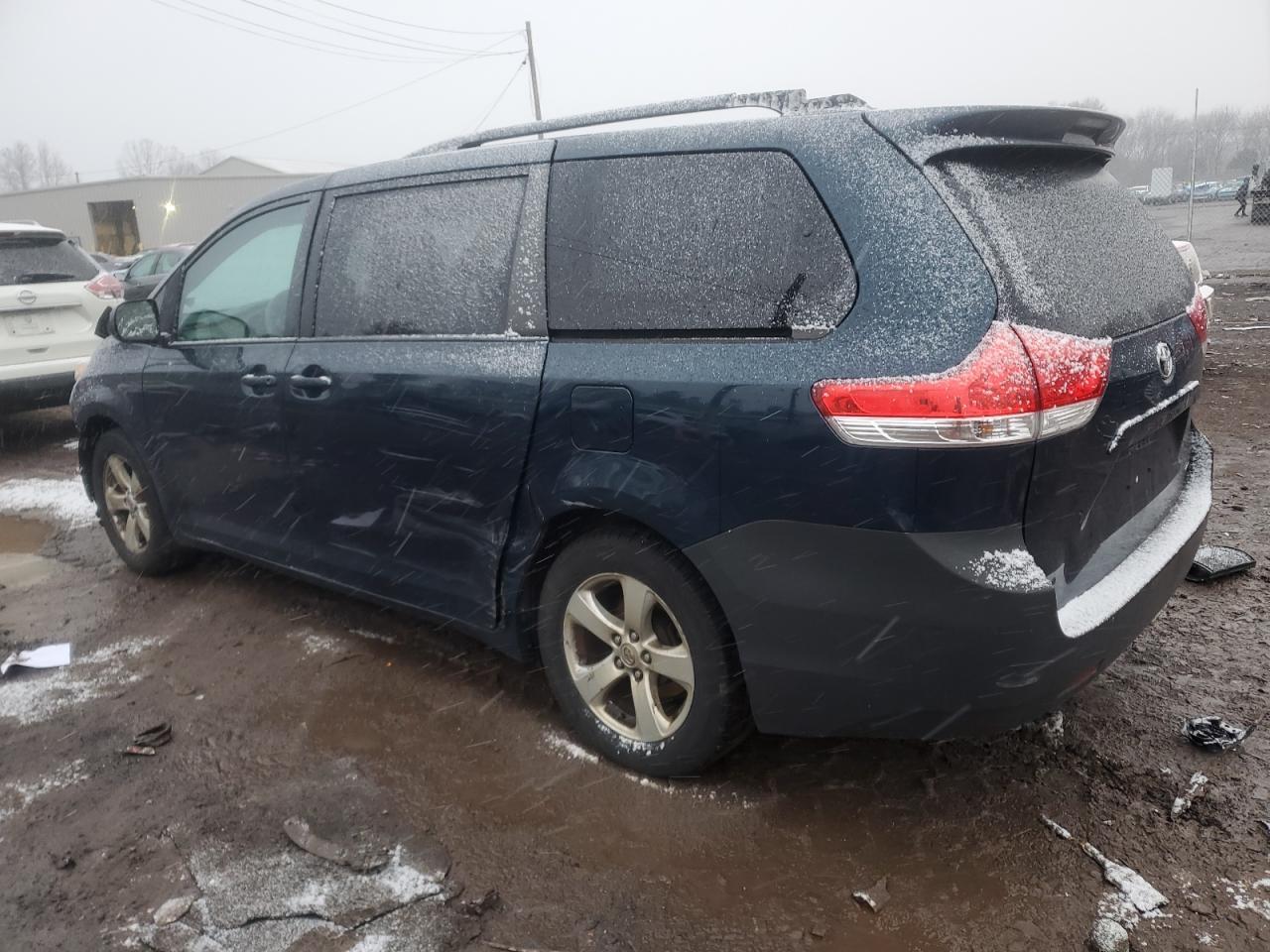 2011 TOYOTA SIENNA