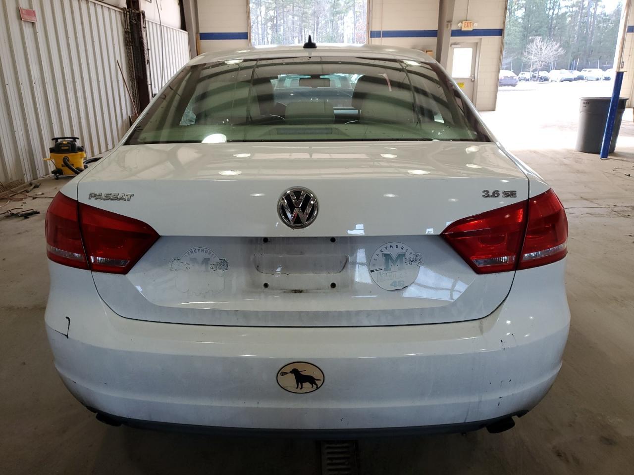 2012 VOLKSWAGEN Passat