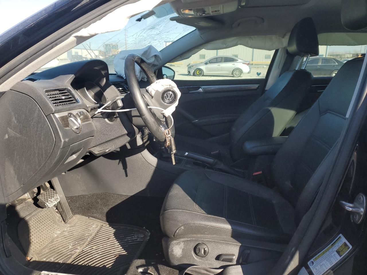 2016 VOLKSWAGEN Passat