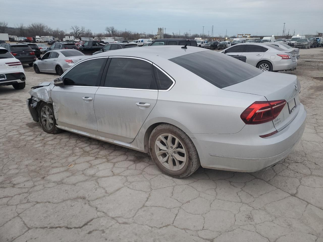 2017 VOLKSWAGEN Passat
