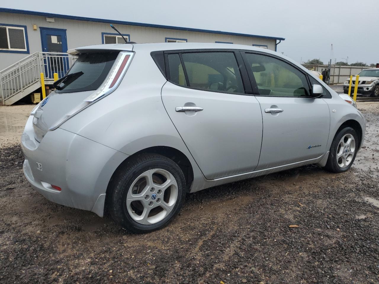 2011 NISSAN LEAF