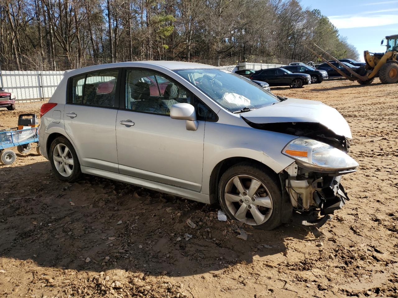 2011 NISSAN VERSA