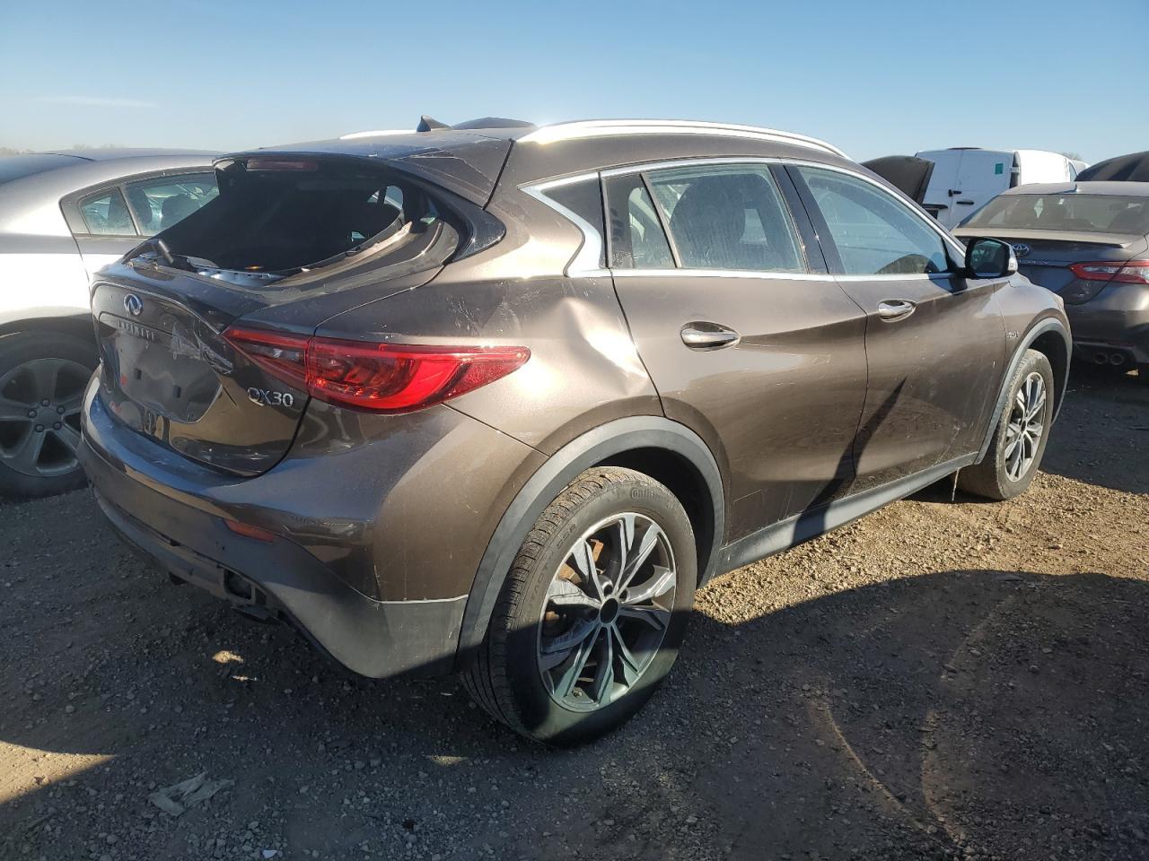 2017 INFINITI QX30