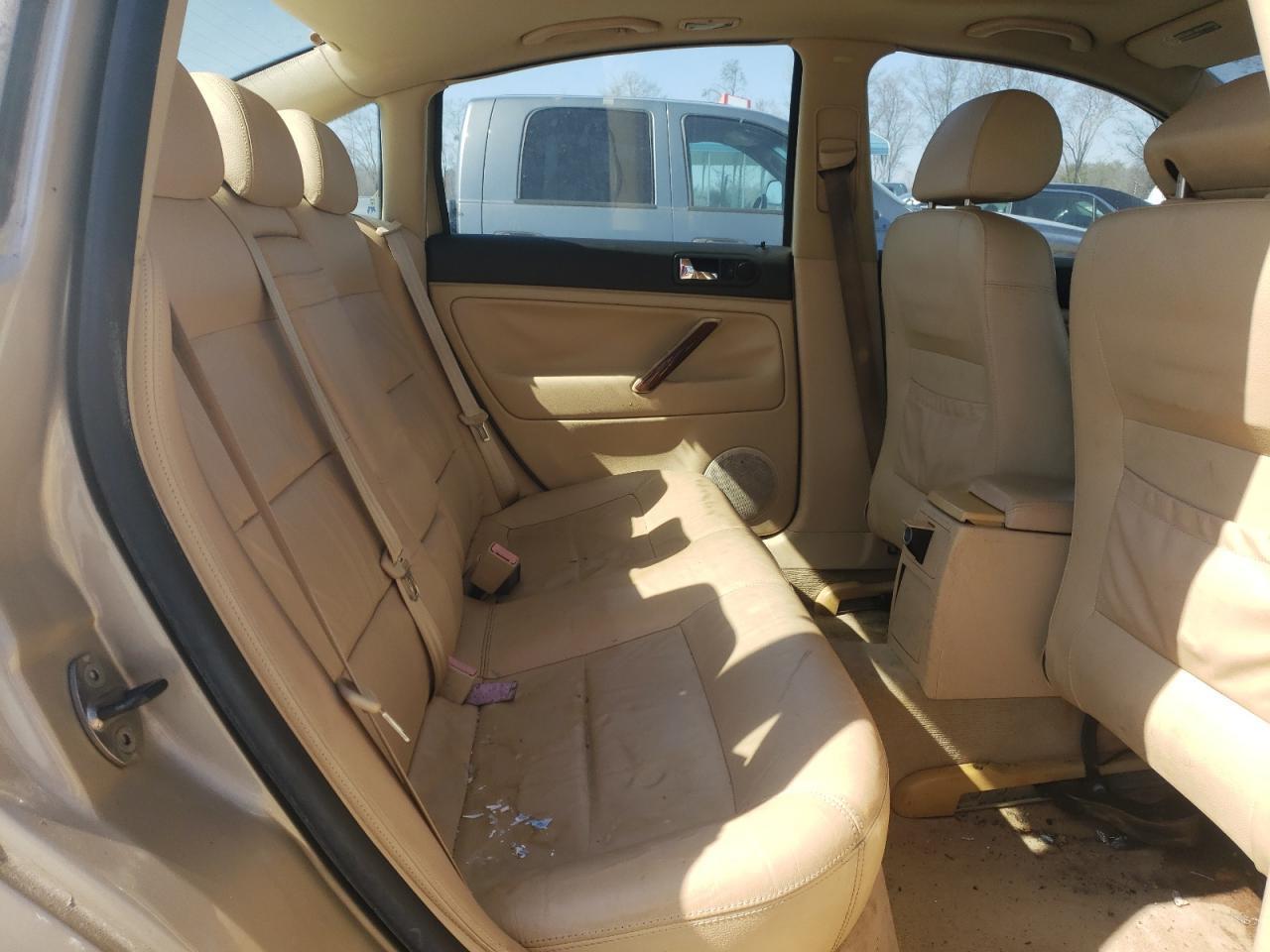 2003 VOLKSWAGEN Passat