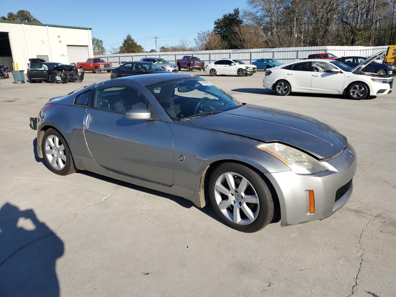 2004 NISSAN Z