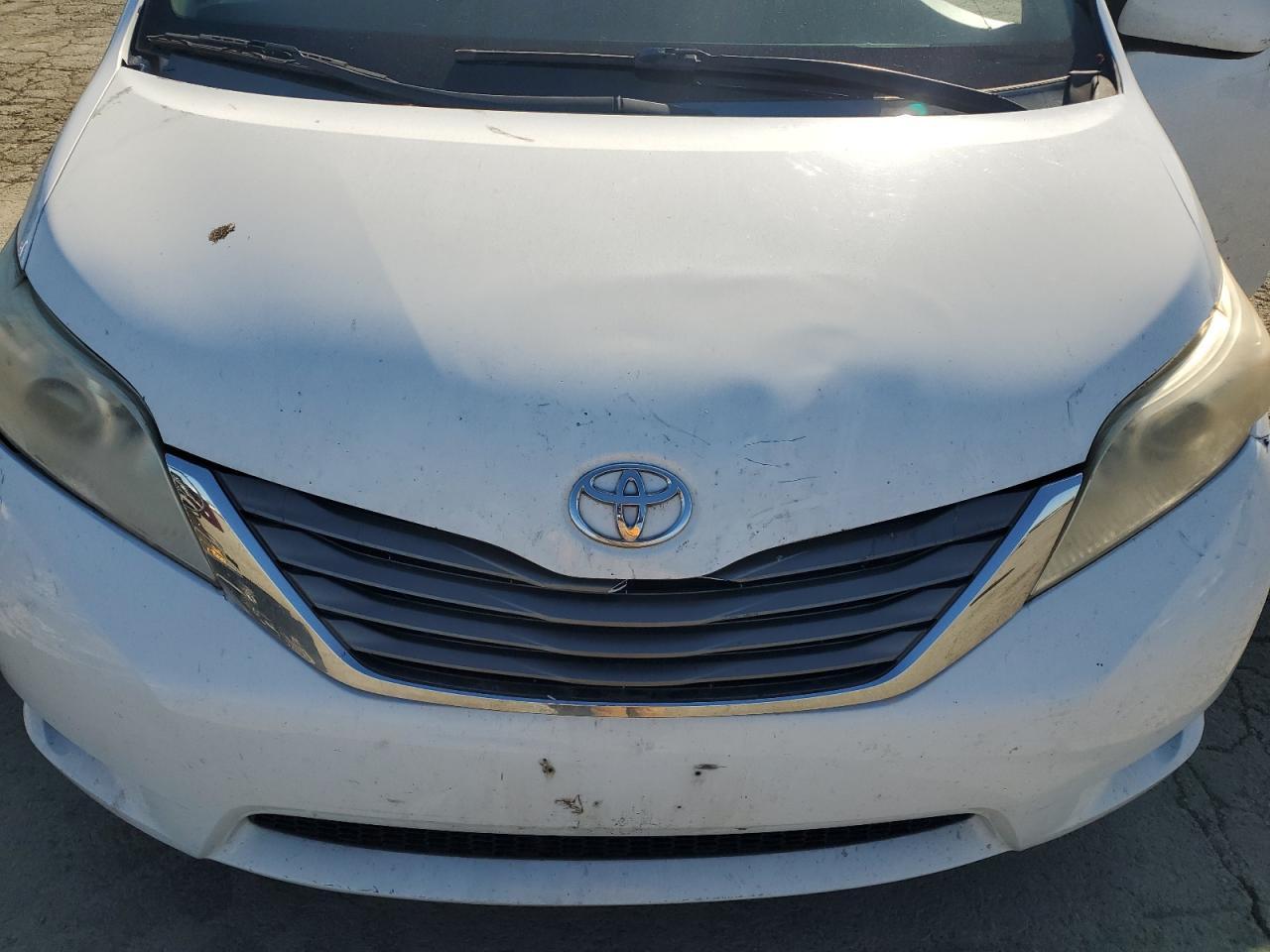 2012 TOYOTA SIENNA