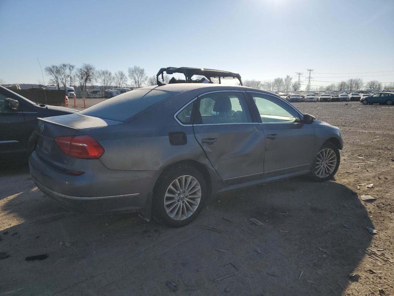 2016 VOLKSWAGEN Passat