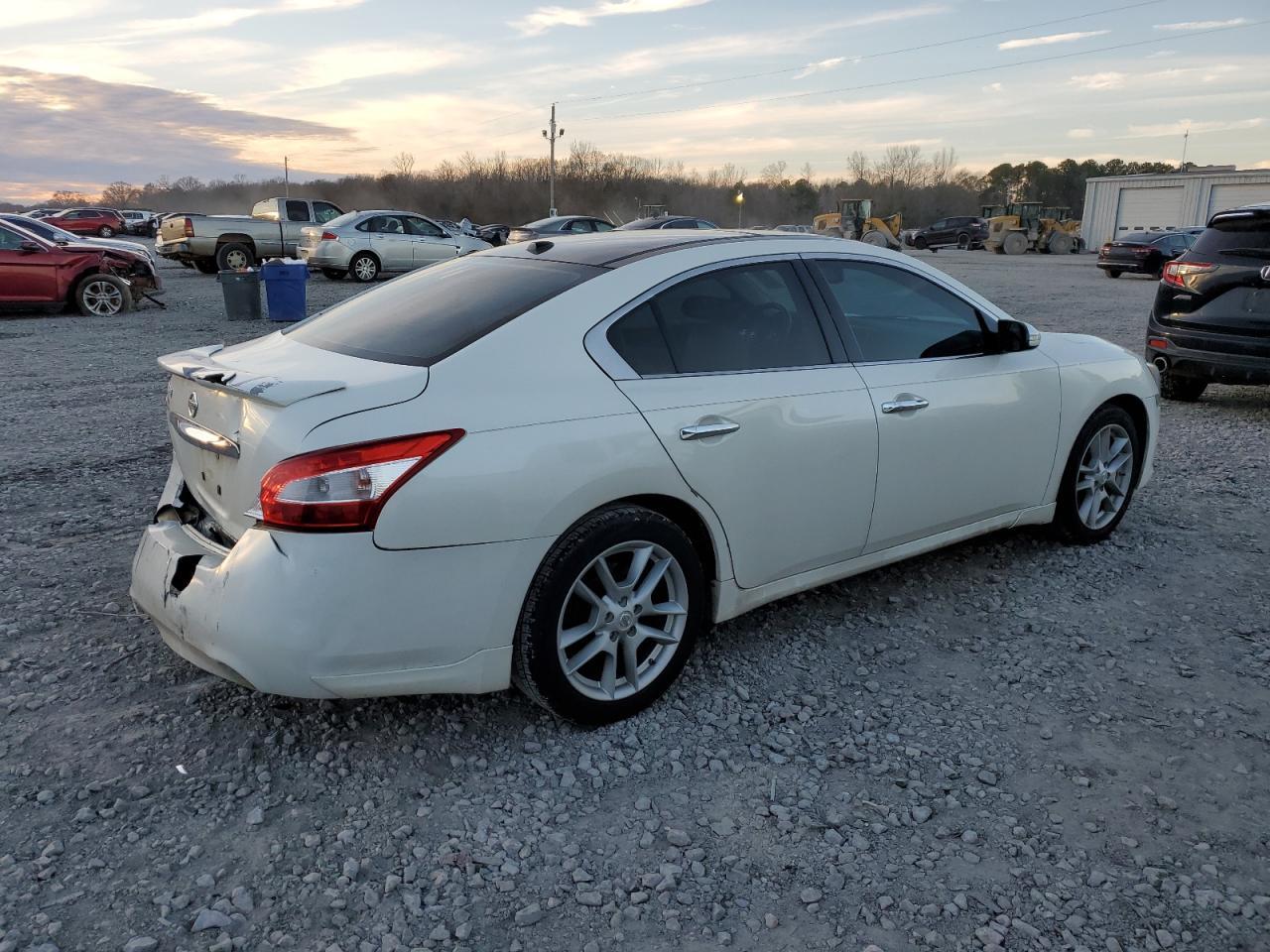 2010 NISSAN Maxima