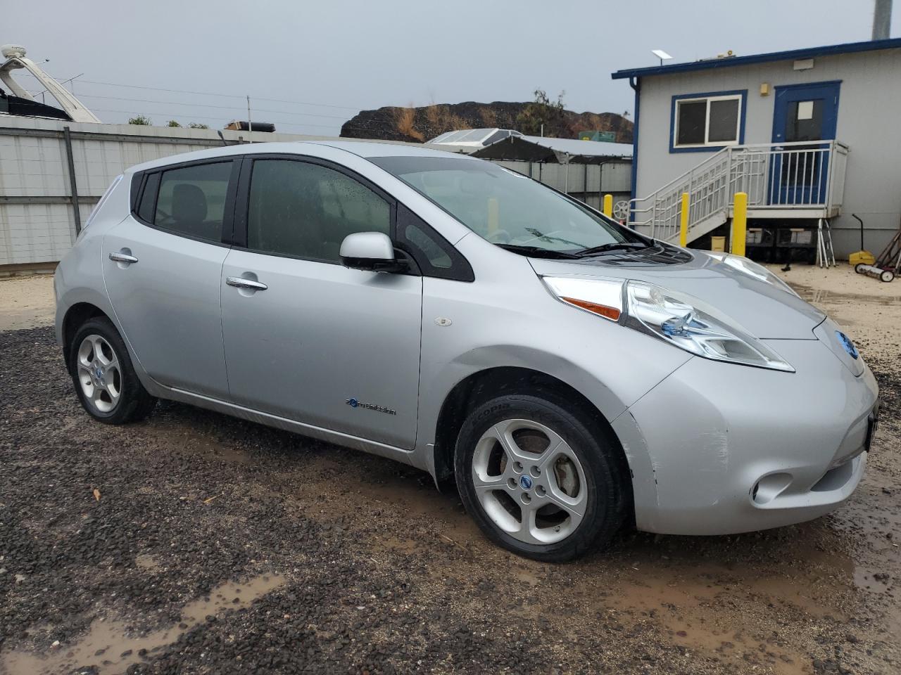 2011 NISSAN LEAF