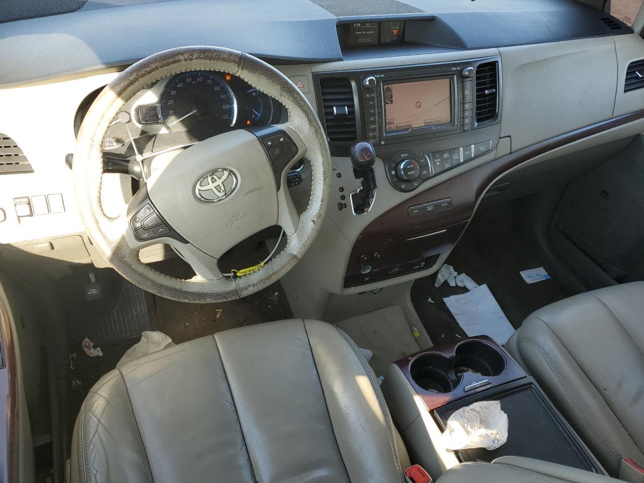 2012 TOYOTA SIENNA