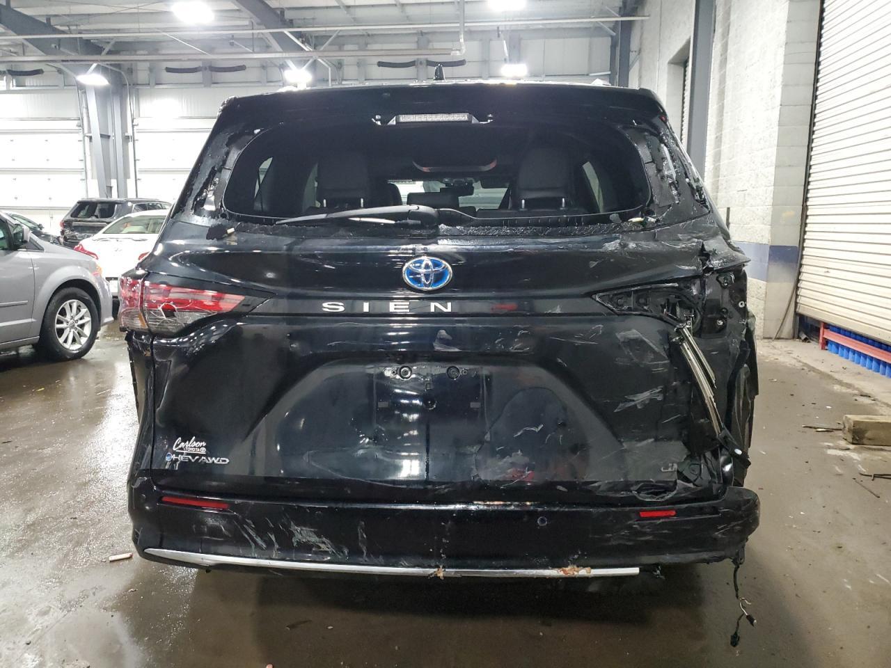 2025 TOYOTA SIENNA