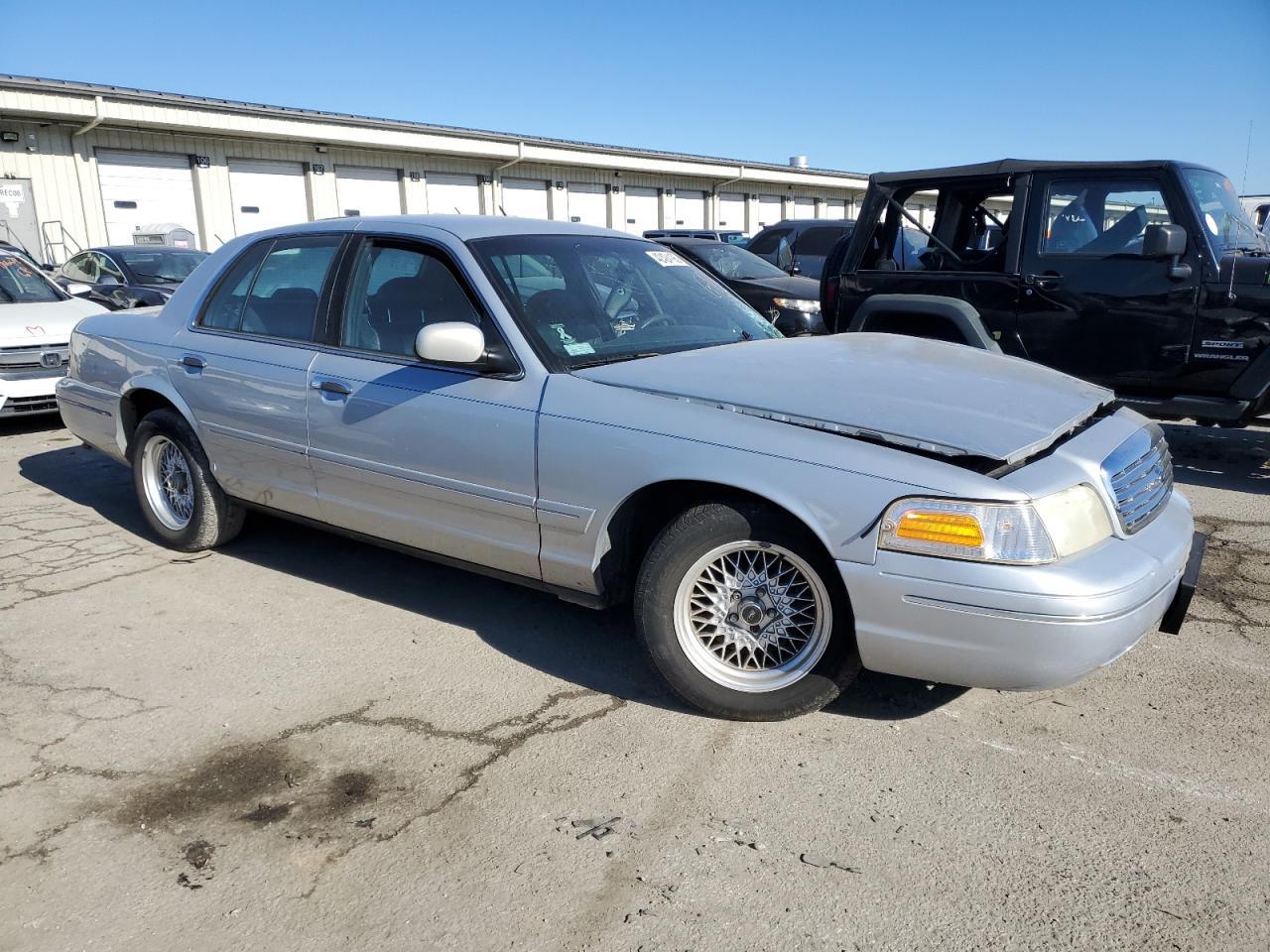 2002 FORD Crown Victoria