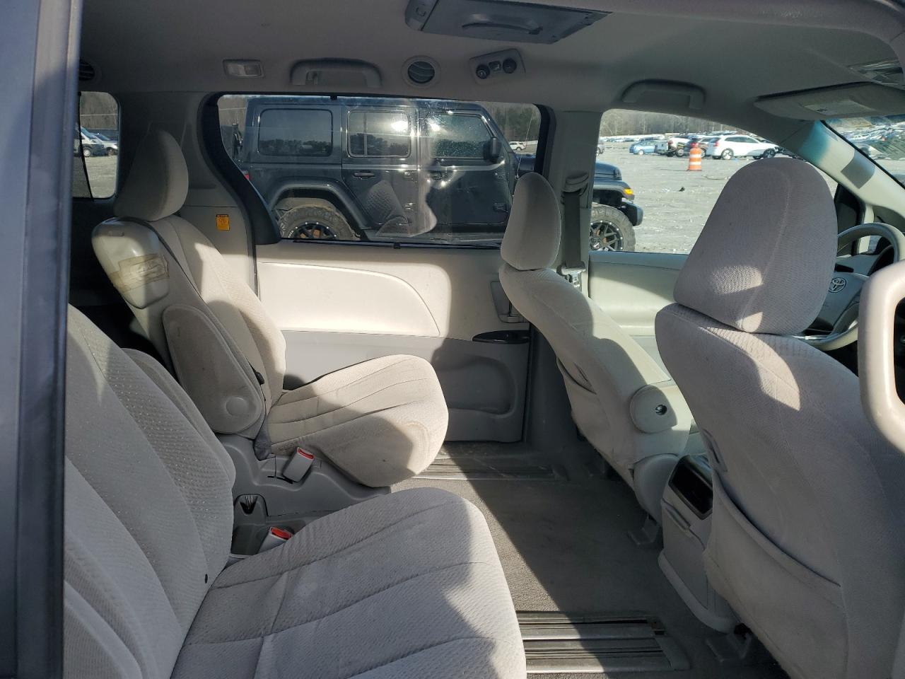 2011 TOYOTA SIENNA
