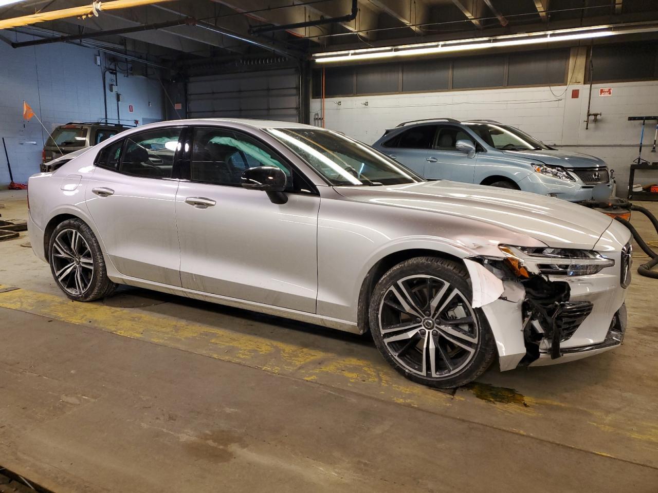 2022 VOLVO S60