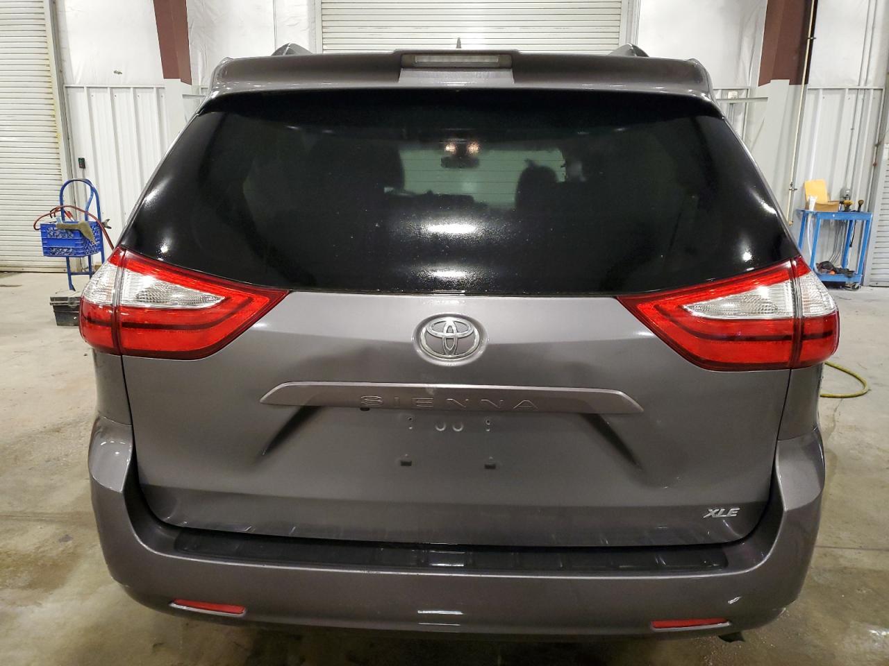 2018 TOYOTA SIENNA