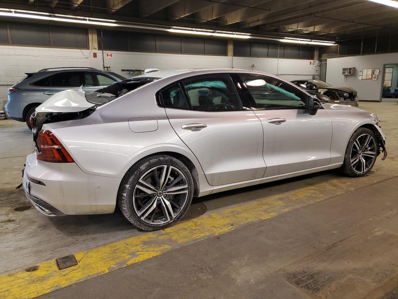 2022 VOLVO S60