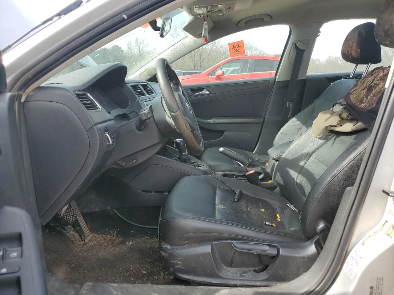 2011 VOLKSWAGEN JETTA
