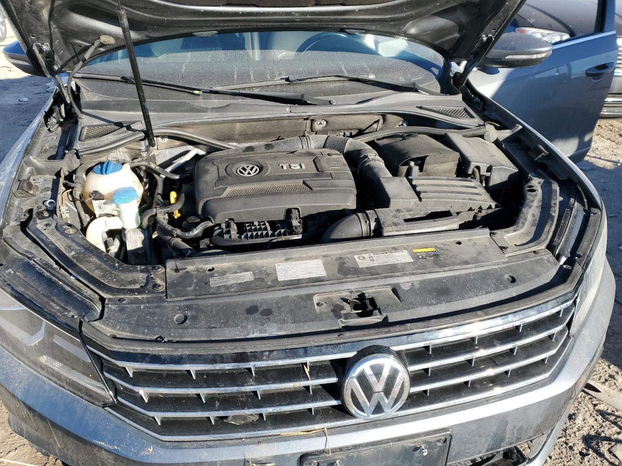 2016 VOLKSWAGEN Passat