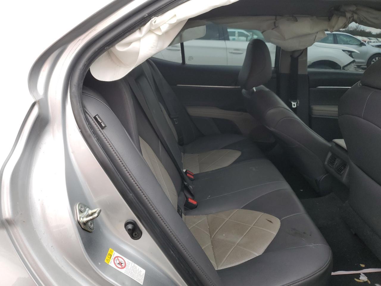 2018 TOYOTA CAMRY