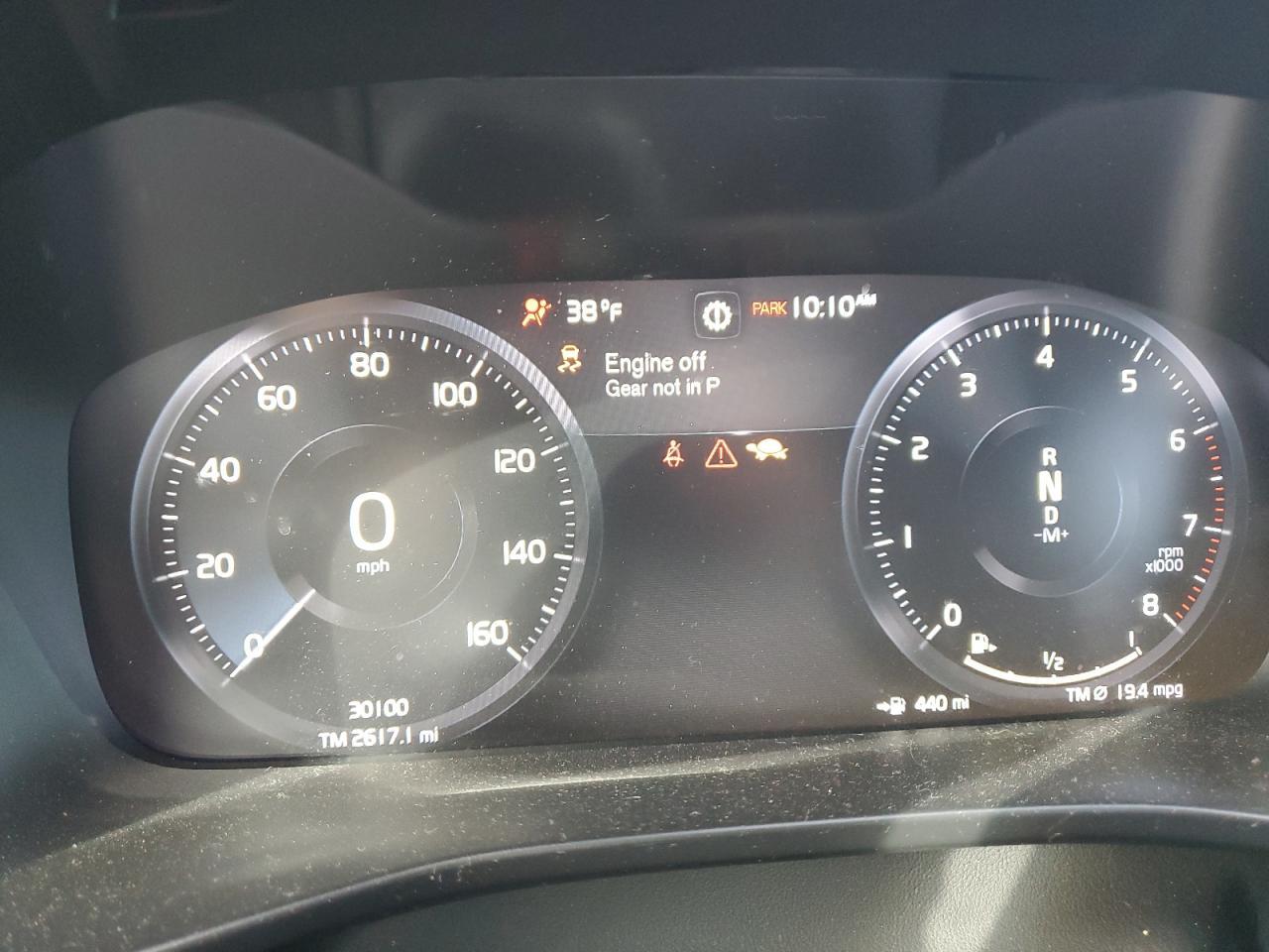 2022 VOLVO XC40