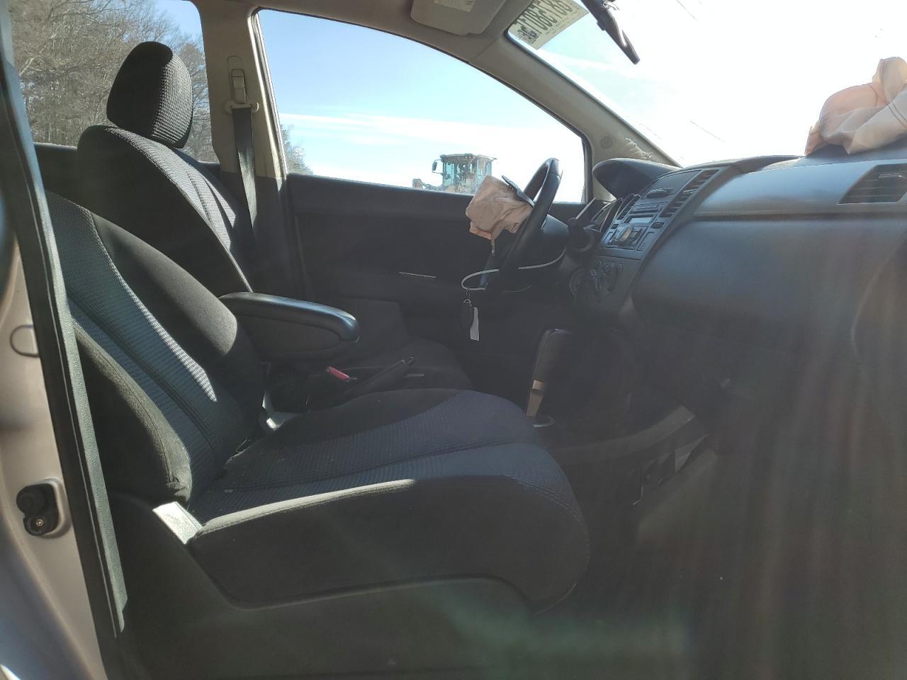 2011 NISSAN VERSA