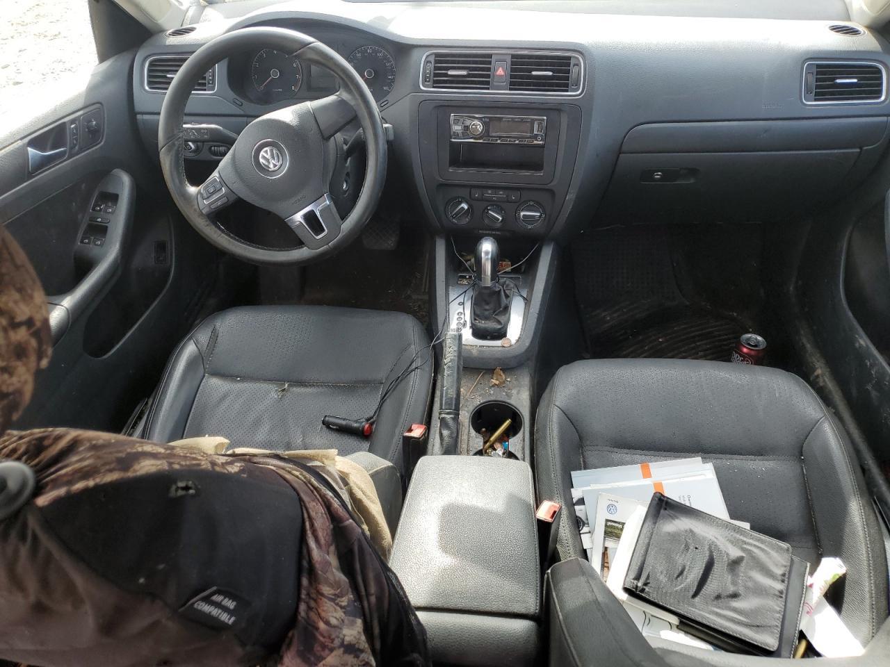 2011 VOLKSWAGEN JETTA