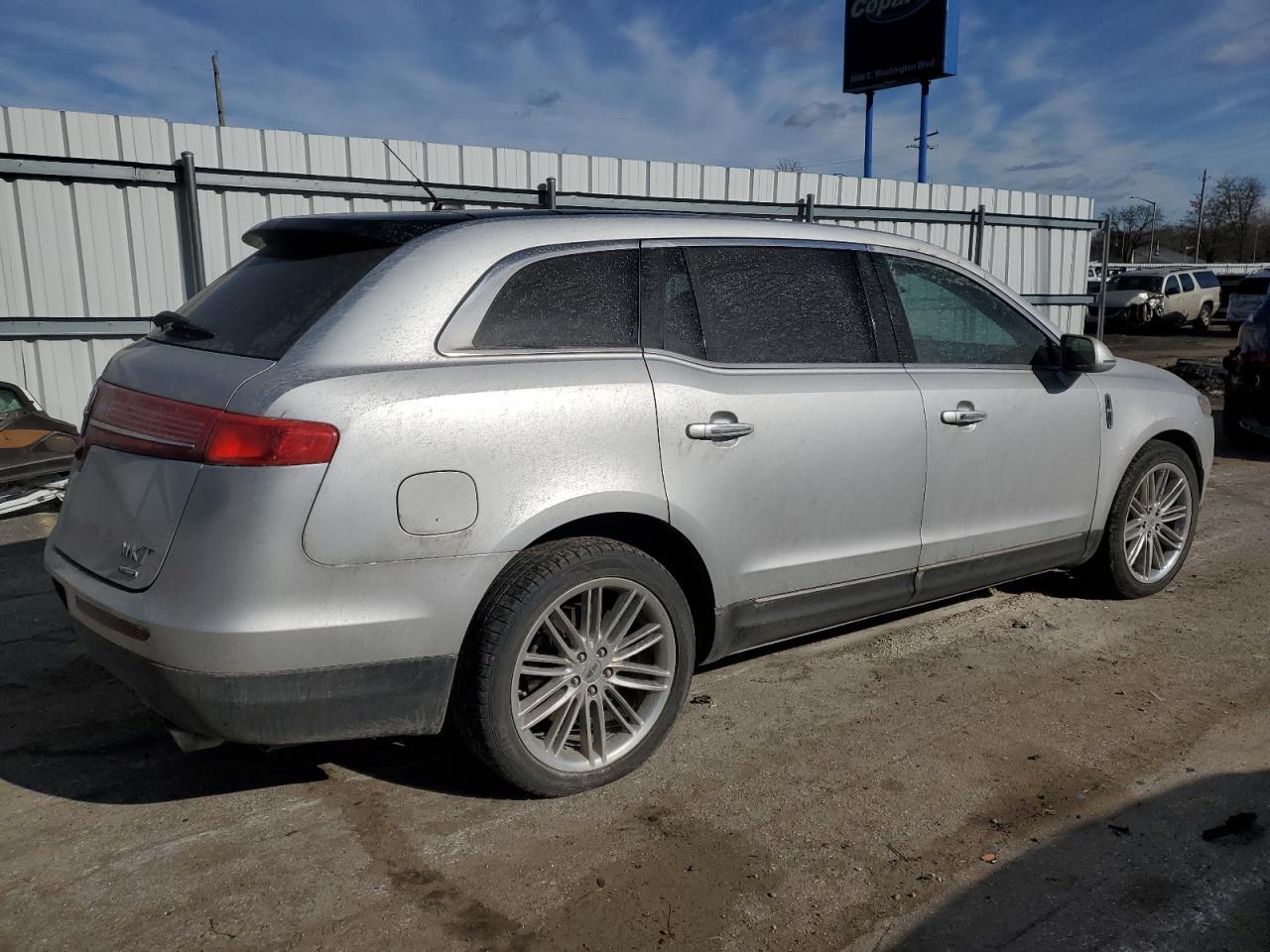 2014 LINCOLN MKT