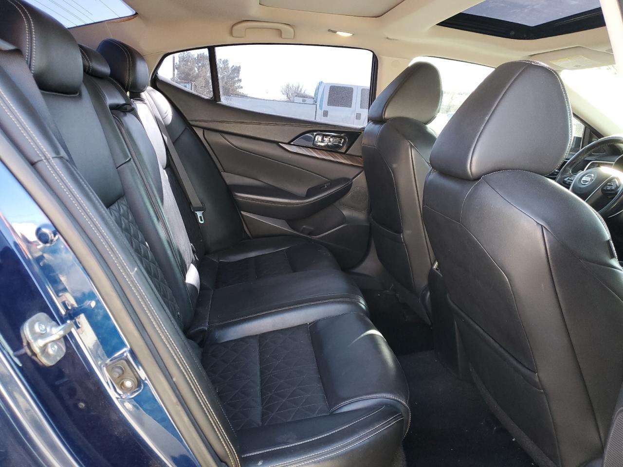 2016 NISSAN Maxima