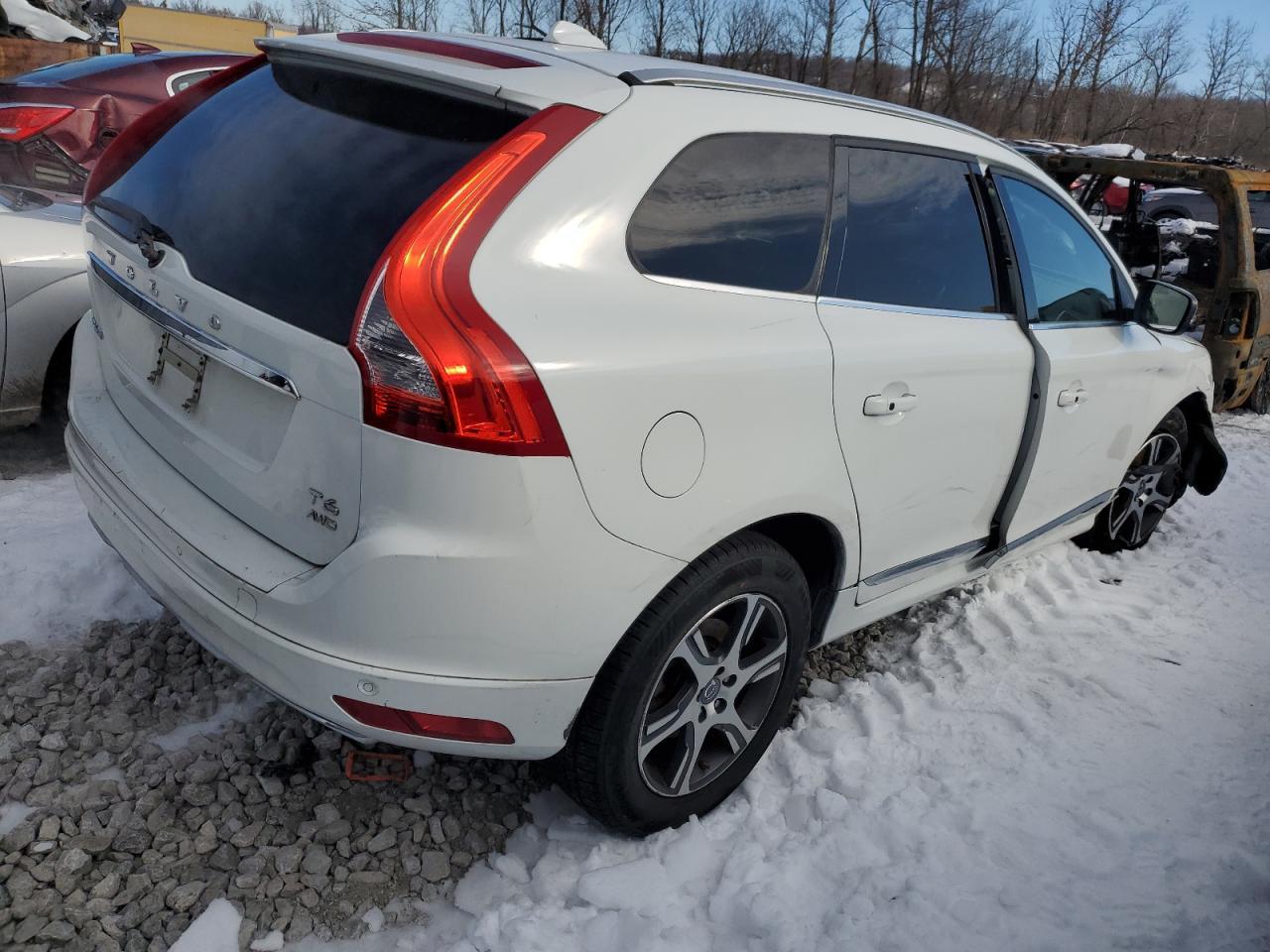 2015 VOLVO XC60