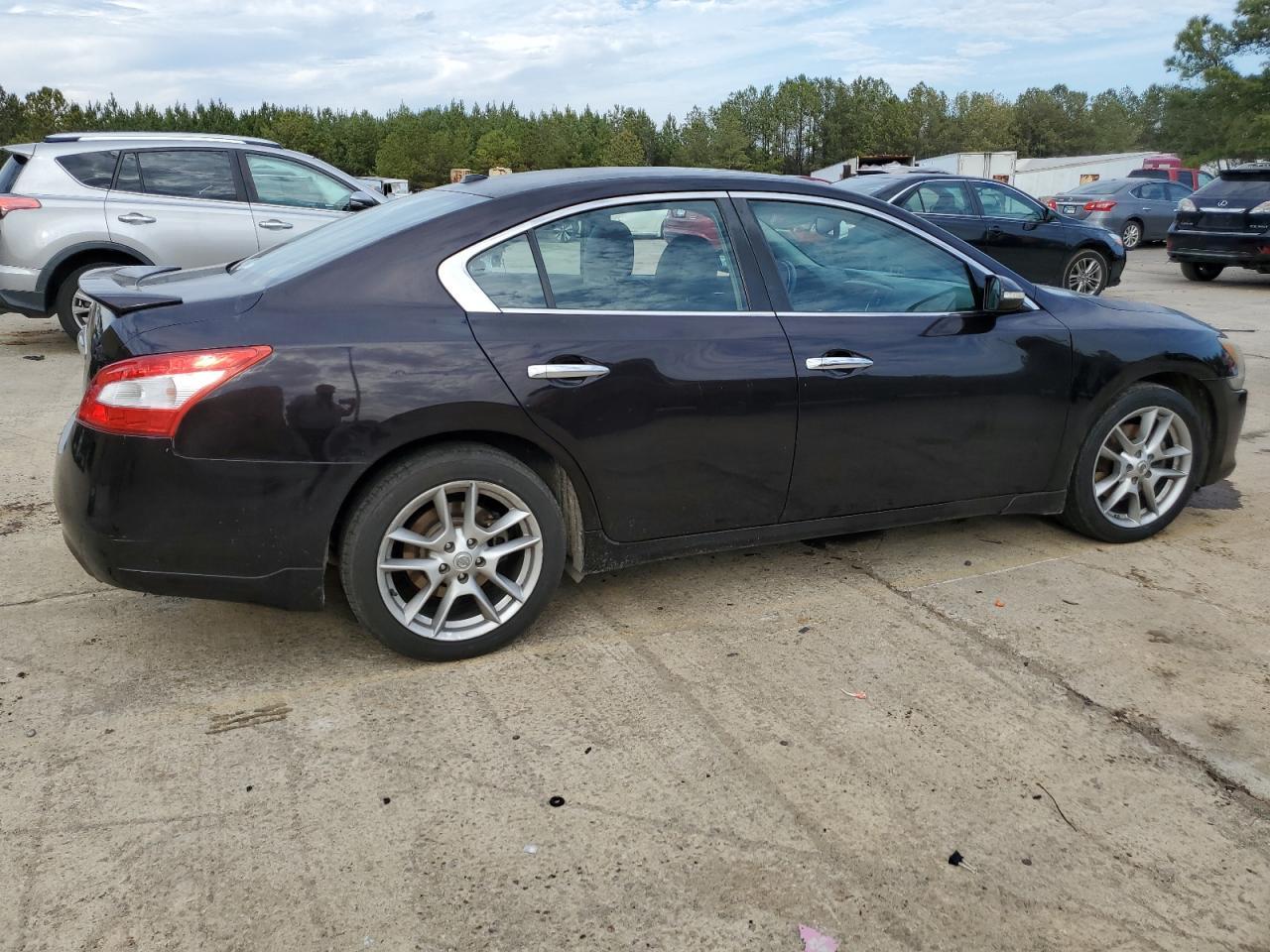 2010 NISSAN Maxima