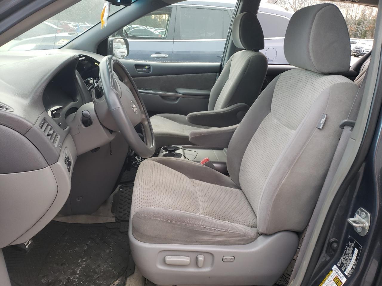 2010 TOYOTA SIENNA