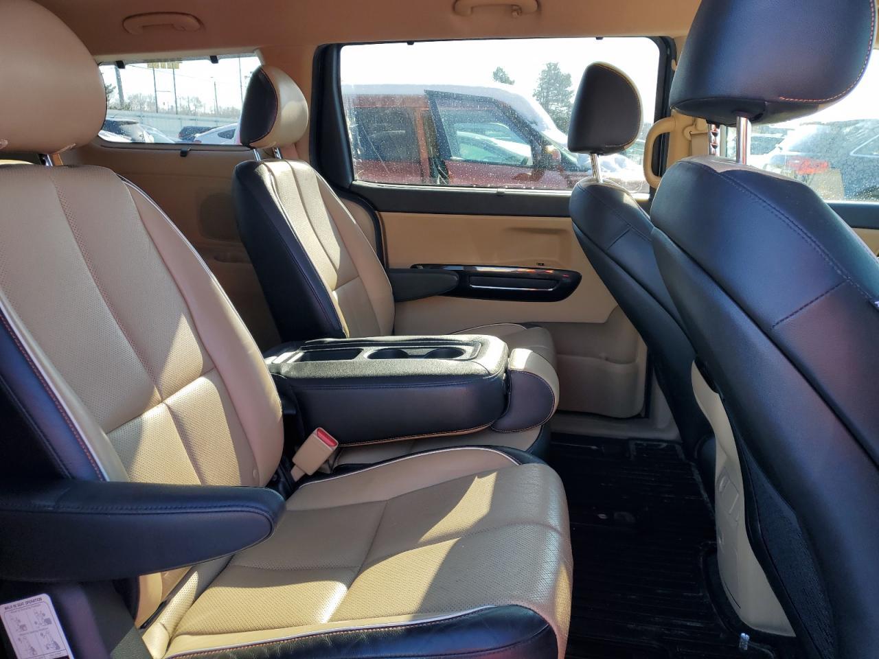 2016 KIA SEDONA