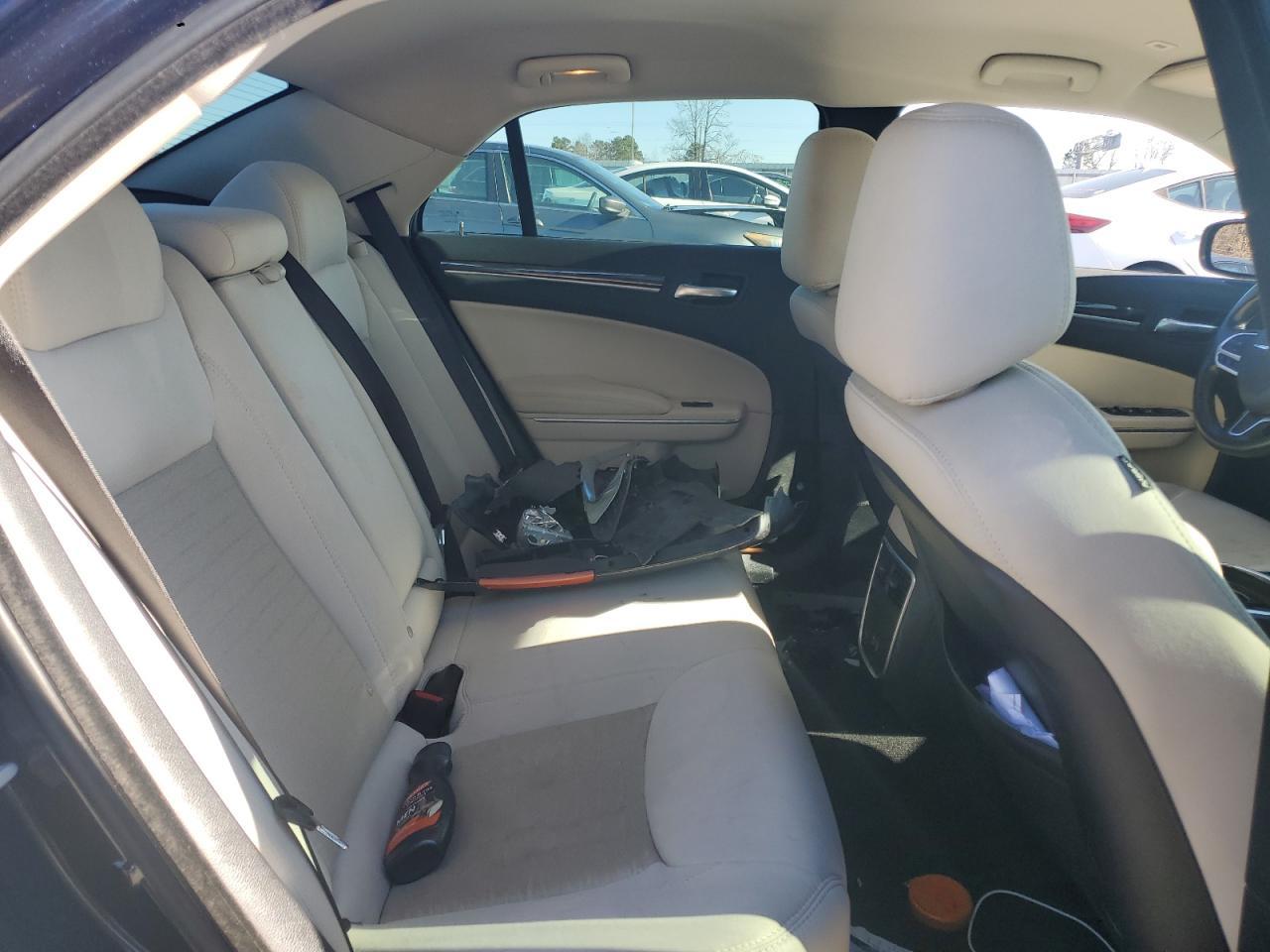 2019 CHRYSLER 300