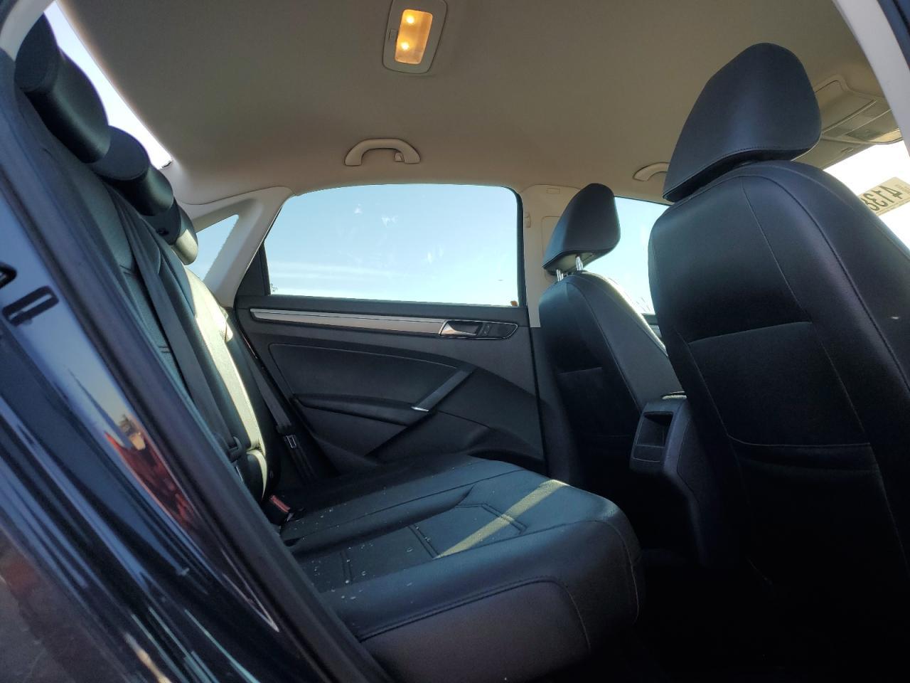 2016 VOLKSWAGEN Passat