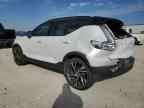 2022 VOLVO XC40