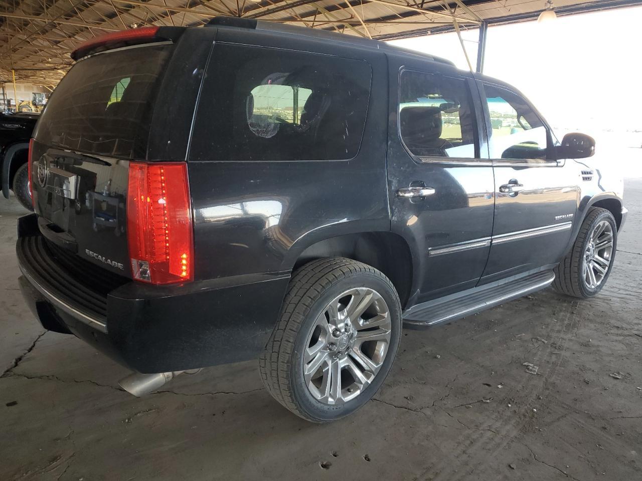 2011 CADILLAC ESCALADE