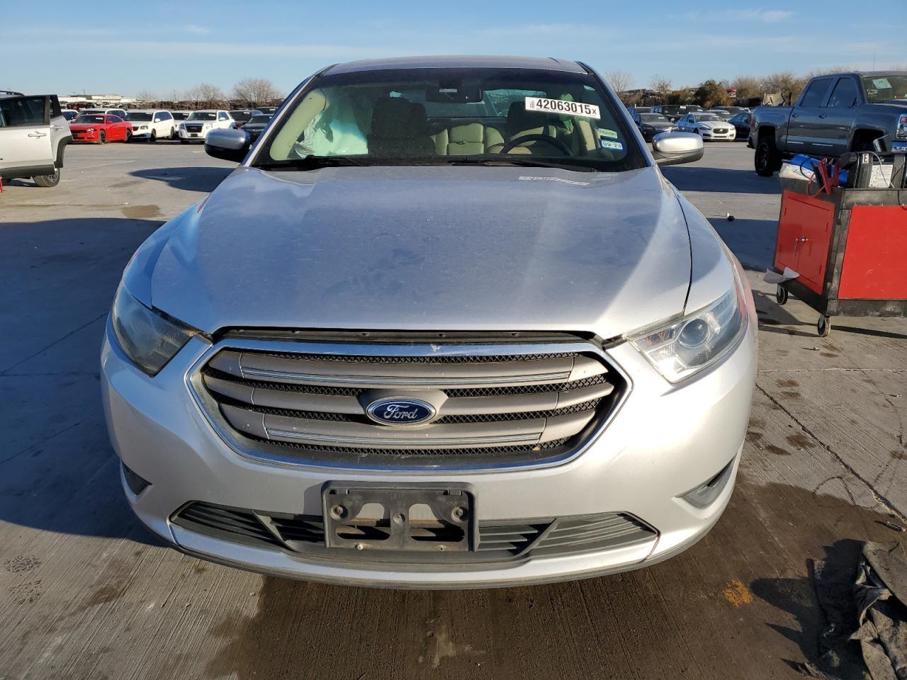 2015 FORD Taurus