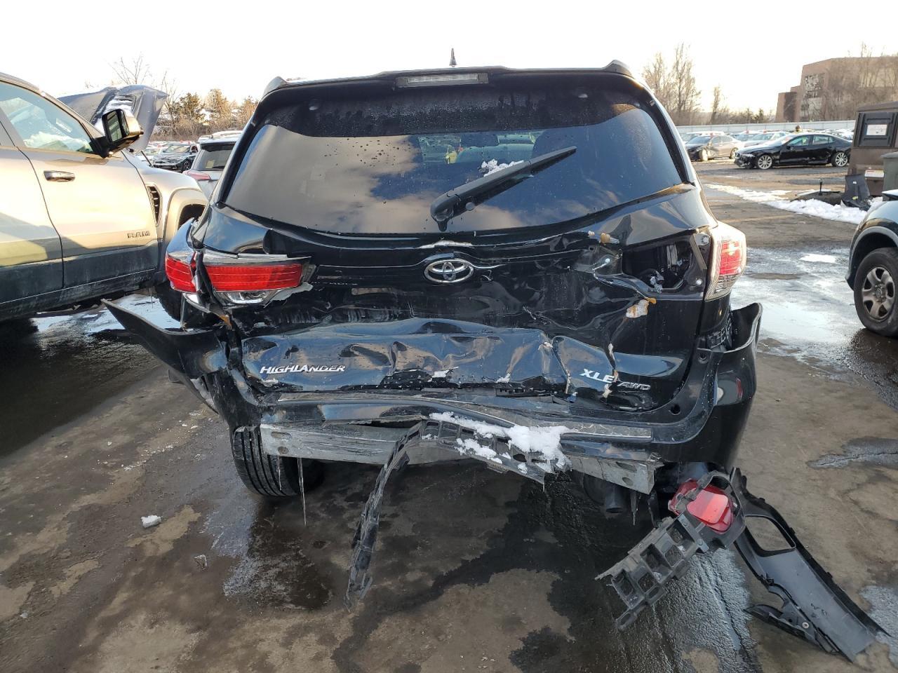 2015 TOYOTA HIGHLANDER
