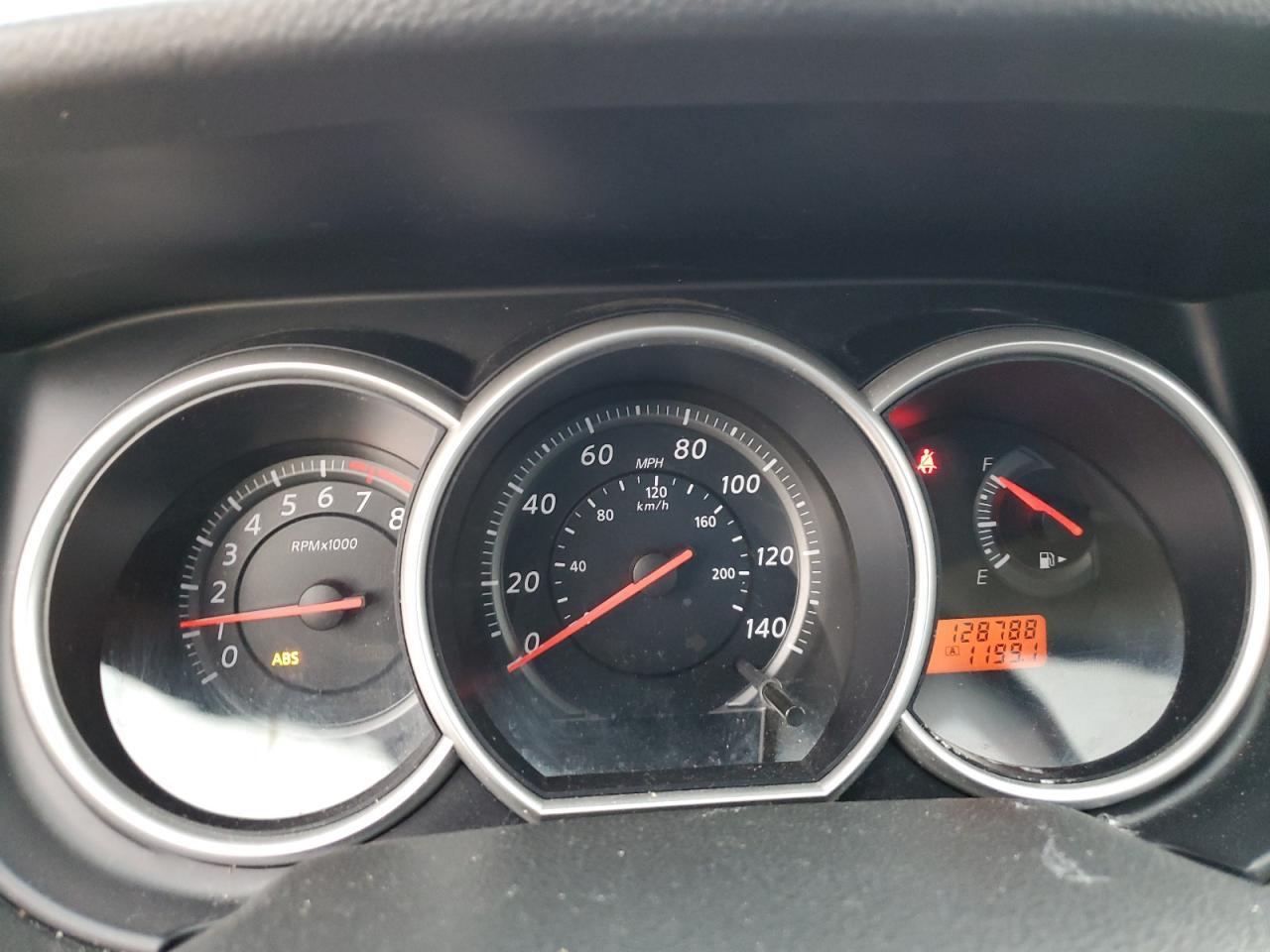 2011 NISSAN VERSA