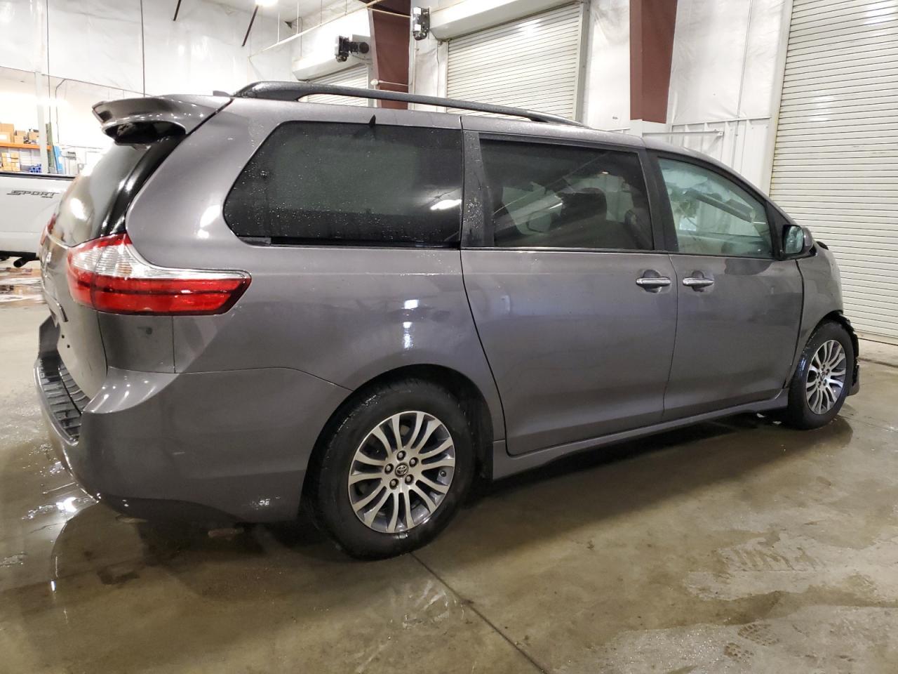 2018 TOYOTA SIENNA