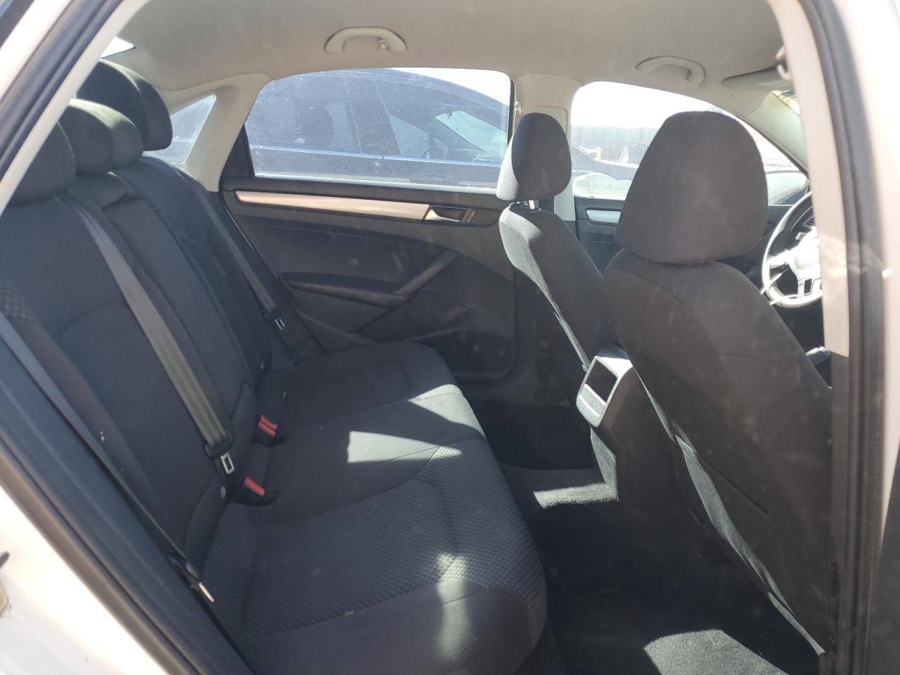 2012 VOLKSWAGEN Passat