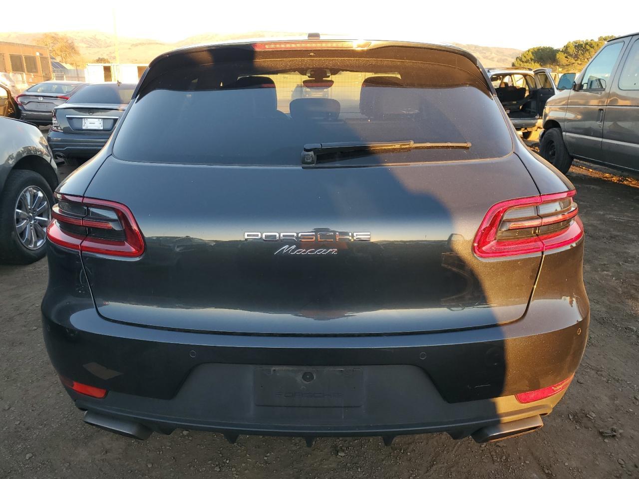 2018 PORSCHE Macan
