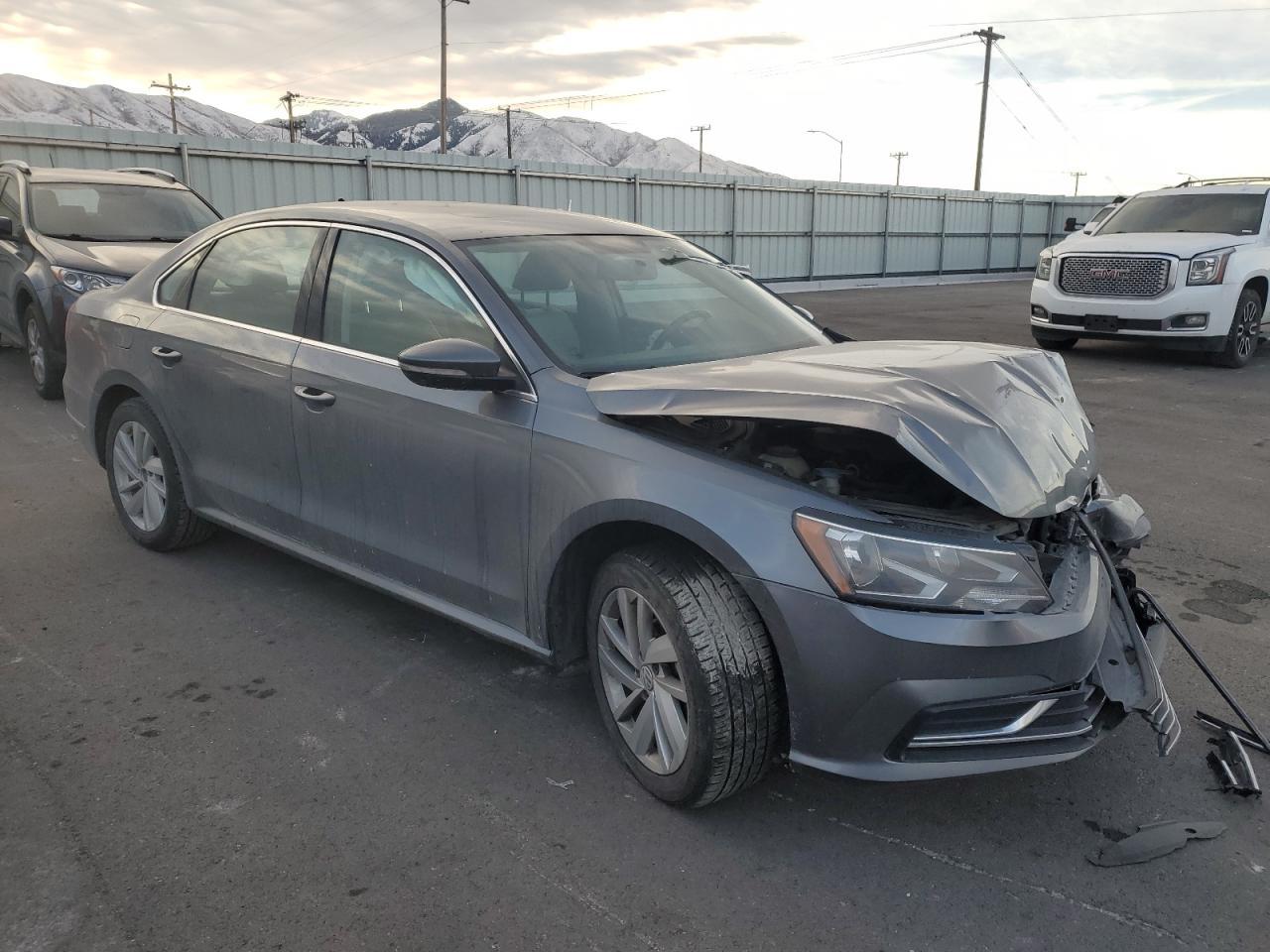 2018 VOLKSWAGEN Passat