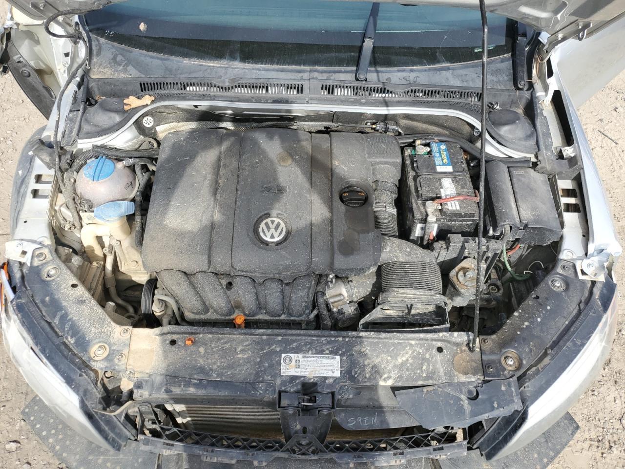 2011 VOLKSWAGEN JETTA