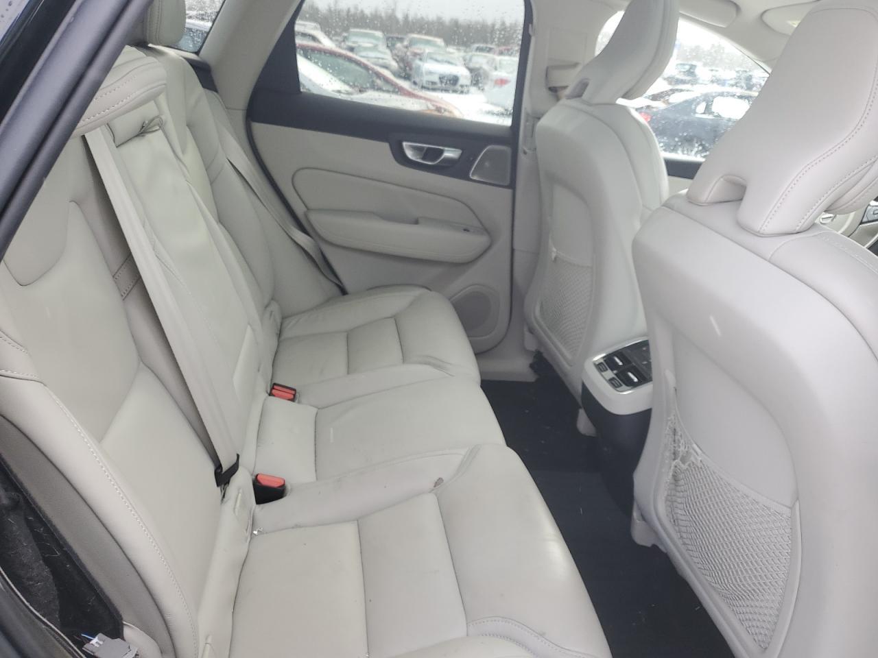 2022 VOLVO XC60