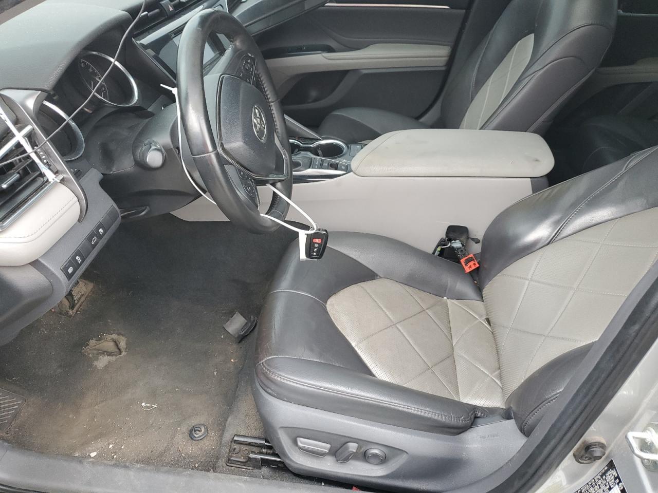 2018 TOYOTA CAMRY