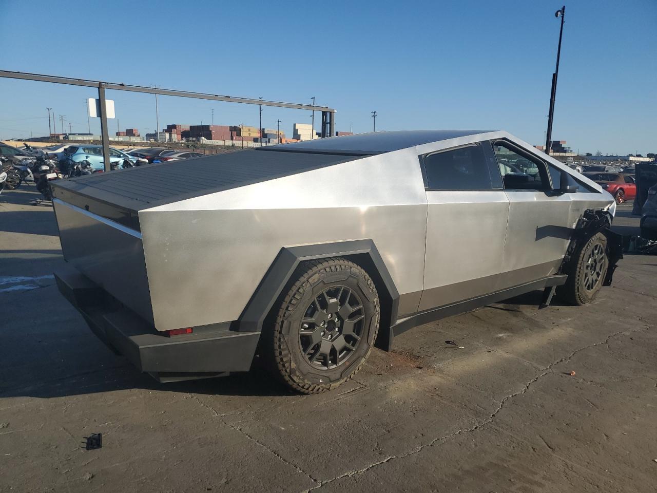 2024 TESLA Cybertruck