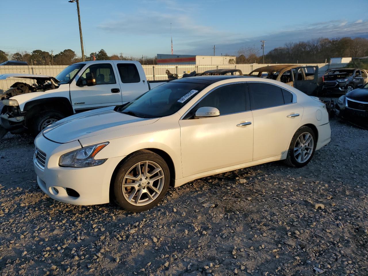 2010 NISSAN Maxima