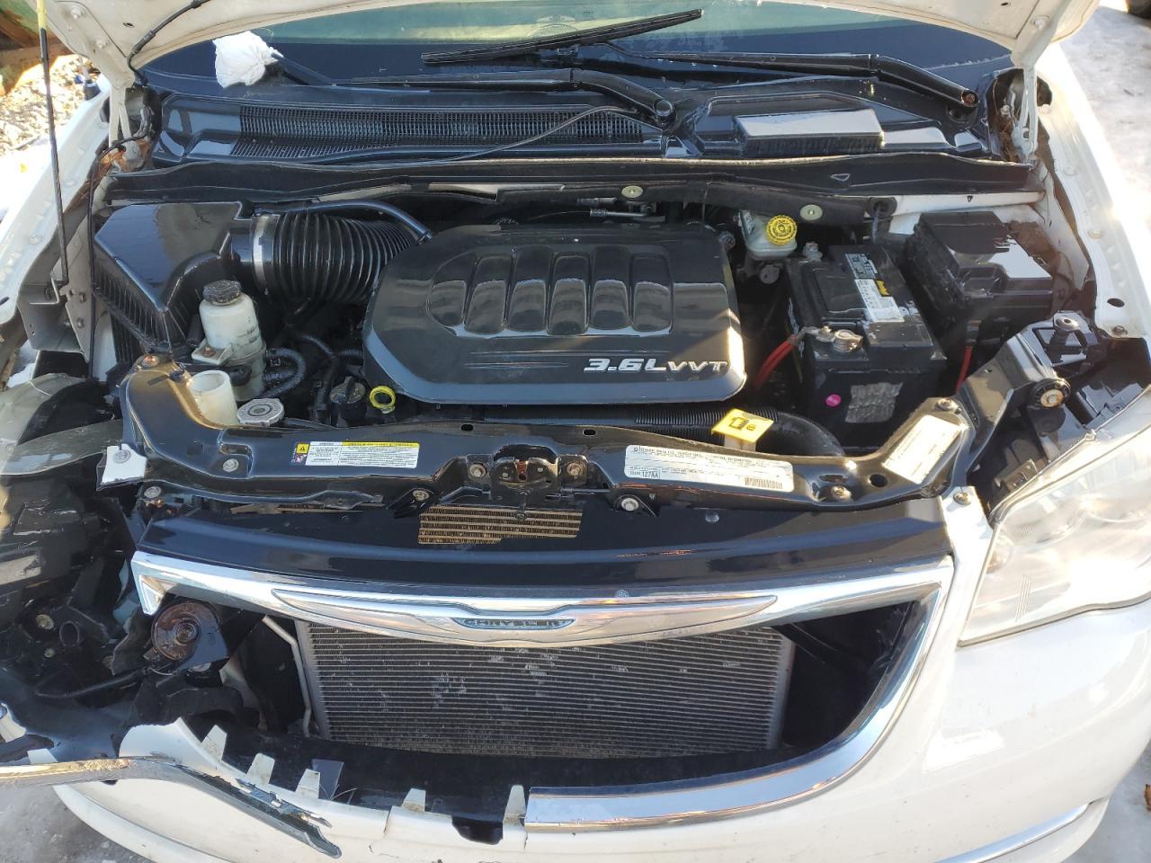 2011 CHRYSLER Town & Country